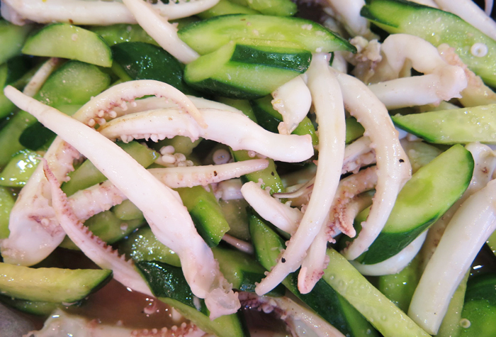 胡瓜とゲソの塩炒め