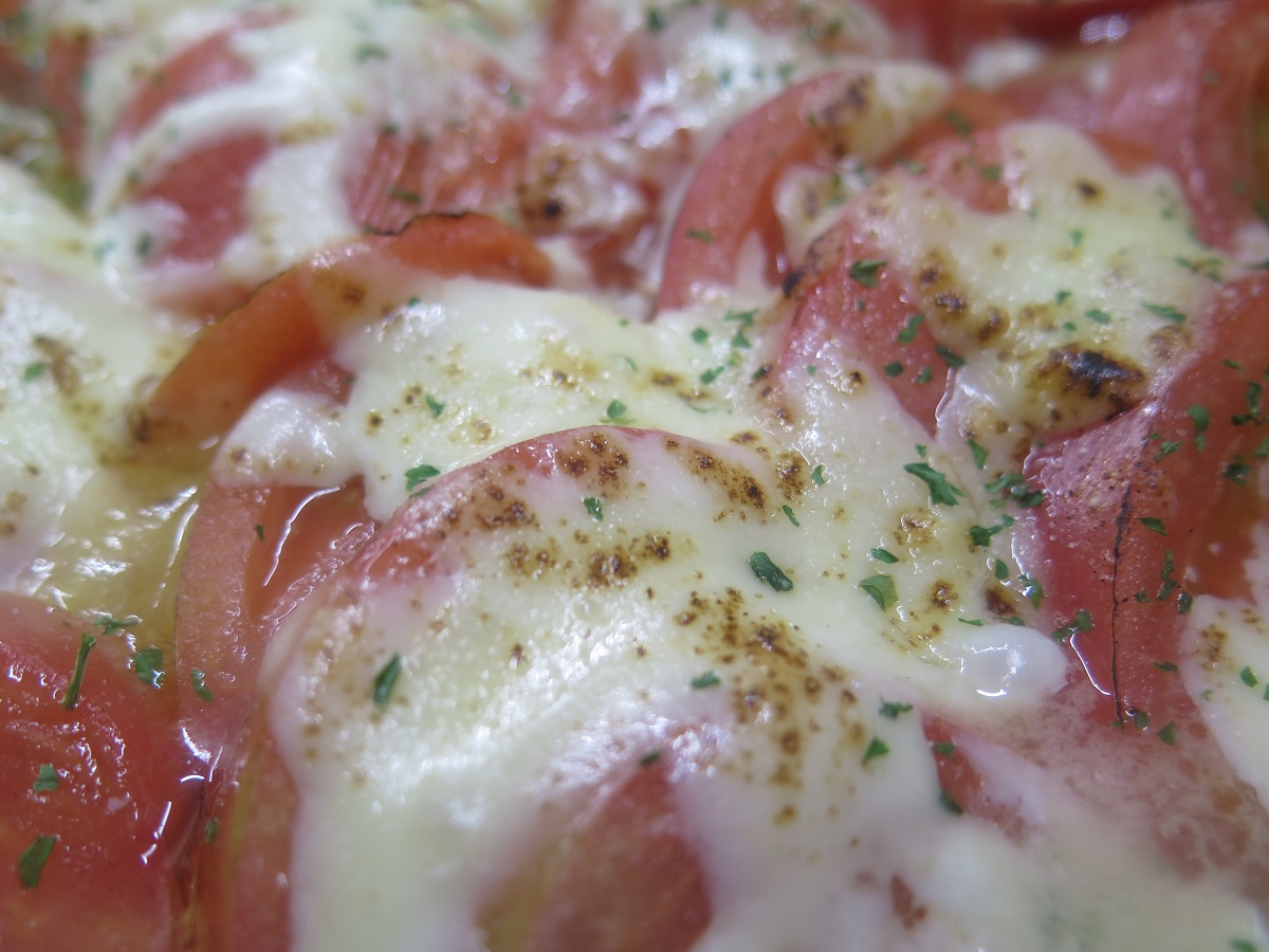 トマトのチーズ焼き（4月の旬メニュー）