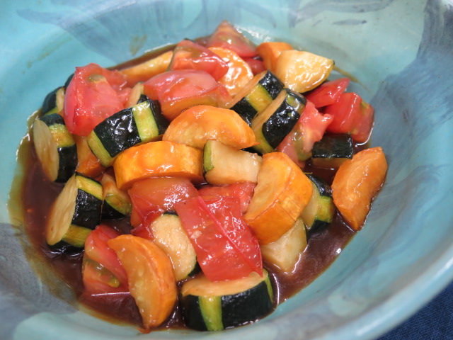 トマトと夏野菜の黒酢炒め